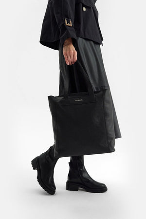 Black spacious shopper bag with zipper closure